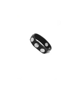 Darkness anillo de cuero y tachuelas
